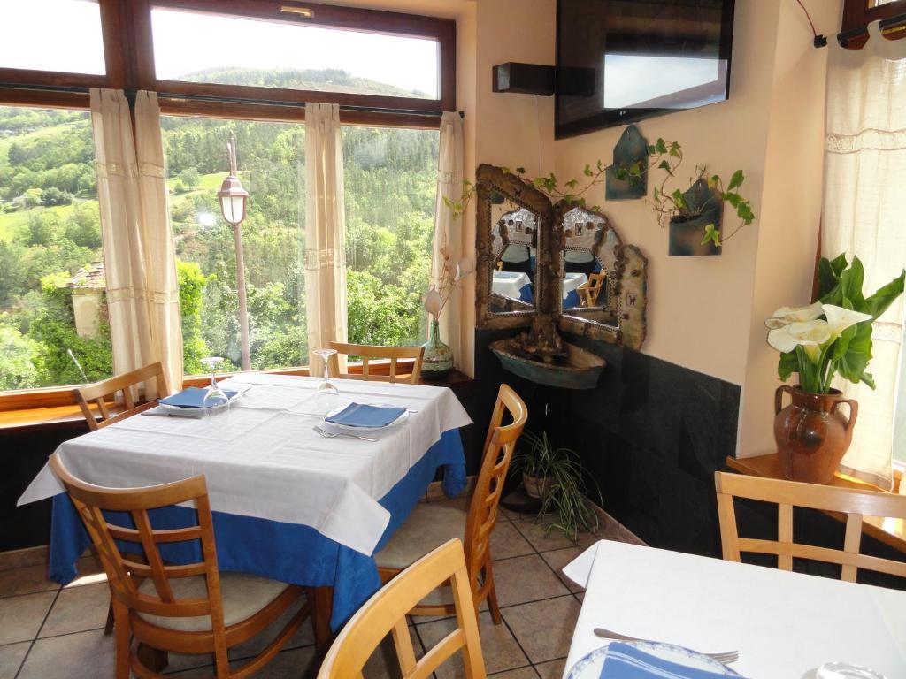 Hotel Restaurante Casa Petronila Taramundi Exterior photo