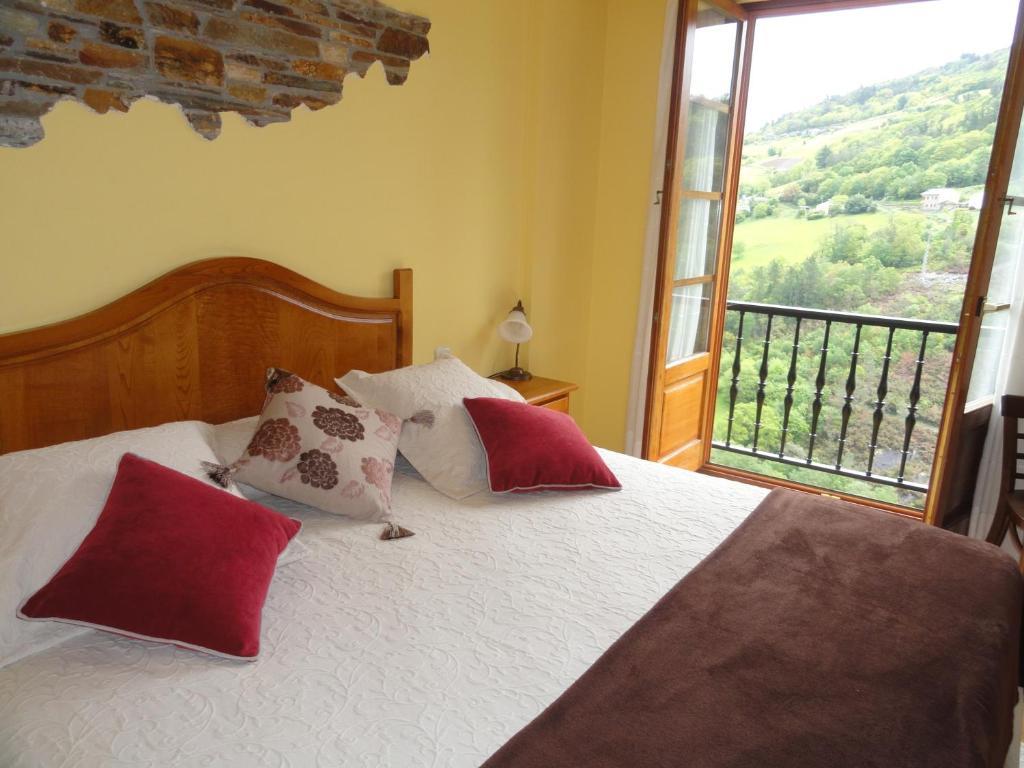 Hotel Restaurante Casa Petronila Taramundi Room photo